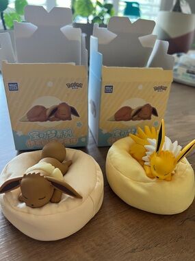 Pokemon Eevee sleeping position Series Blind Box (open box NEW) 2 packs